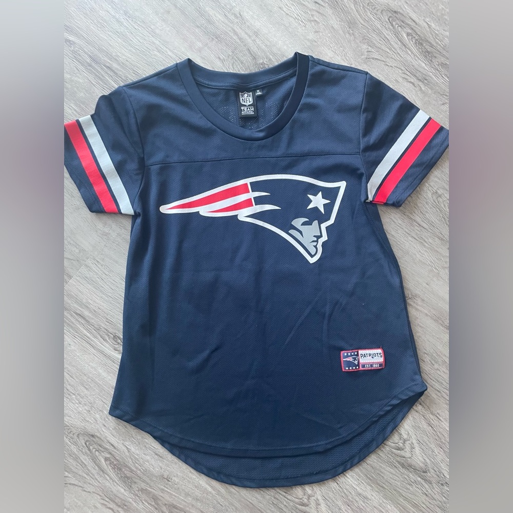 NFL New England Patriots jersey, women’s Medium
